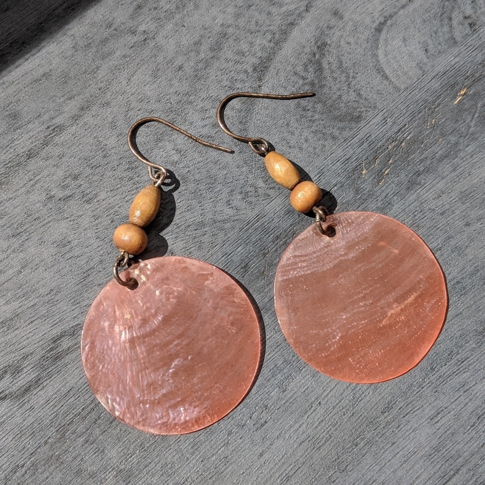 Peach Shell Earrings 🍑 - Picture 2 of 3